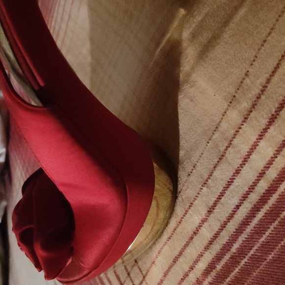 Bakers Red High Heels 👠😍 with Rose Accent Size 8 - Picture 7 of 16